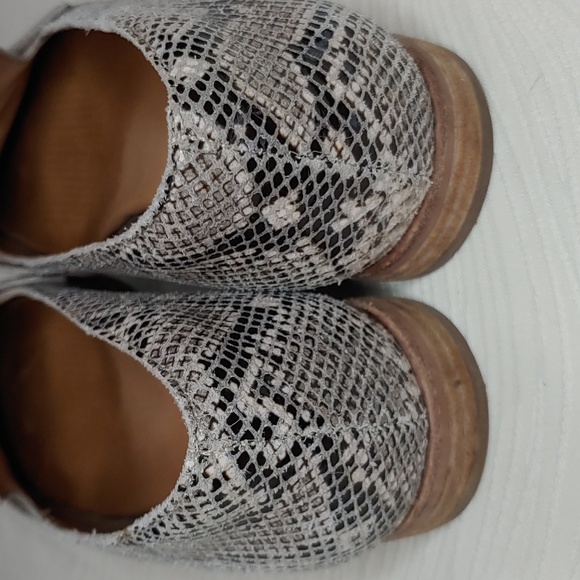 Corso Como Women's Size 7.5 Snakeskin Pattern Leather Loafer - Picture 5 of 8